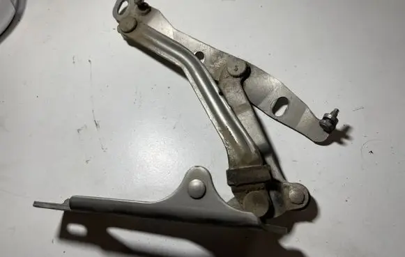 Opel Vectra C Tailgate/trunk/boot hinge 09177084