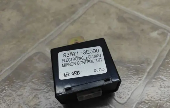 KIA Sorento Wing mirror control module 935713E000
