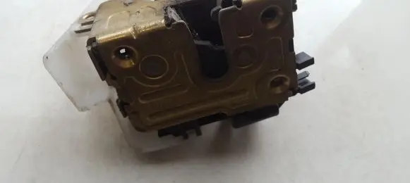 Renault Megane I Front door lock