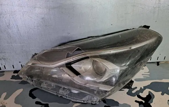 Toyota Yaris Headlight/headlamp