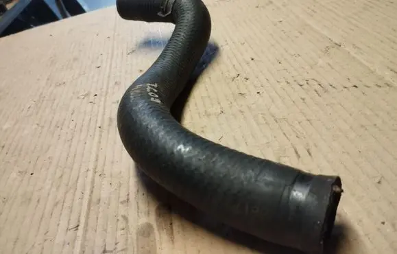 Chrysler Town & Country V Engine coolant pipe/hose