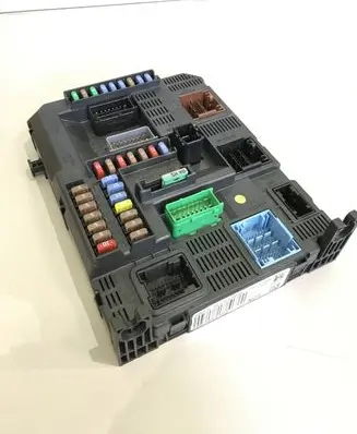 Peugeot 308 Fuse module 9807054180 E1095296