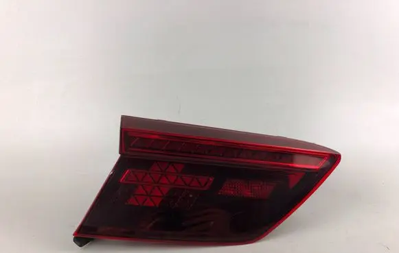 Volkswagen Tiguan Tailgate rear/tail lights 5NA945307E