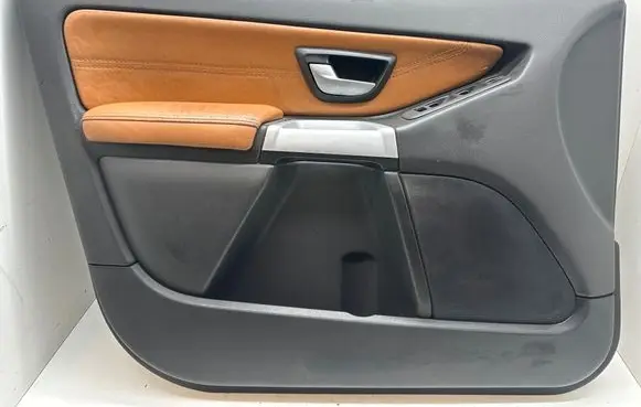 Volvo XC90 Front door card panel trim