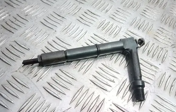 Nissan Almera Tino Fuel injector