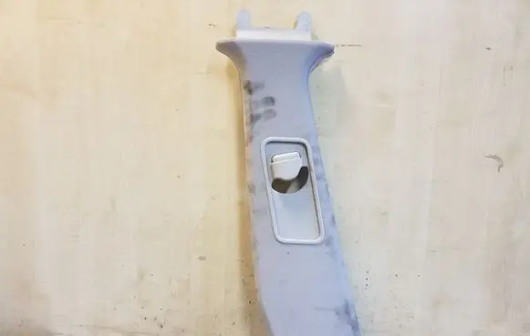 Land Rover Discovery 3 - LR3 (B) pillar trim (top) 631240012