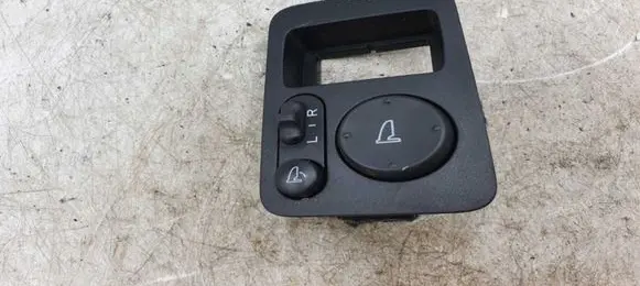 Honda CR-V Wing mirror switch M33212