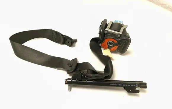 Mercedes-Benz A W176 Front seatbelt A1768600185