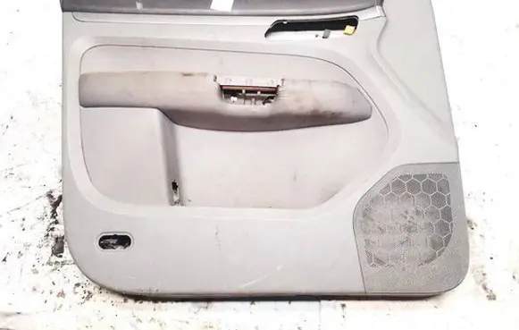 Volkswagen Touran I Front door card panel trim