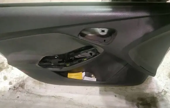 Ford Focus Front door card panel trim