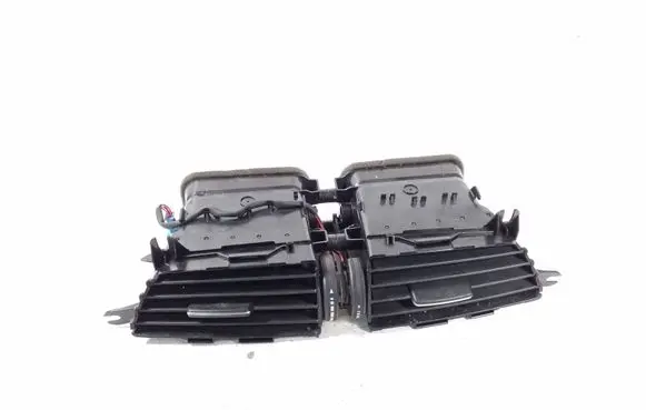 Mercedes-Benz C W204 Dash center air vent grill A2048308454