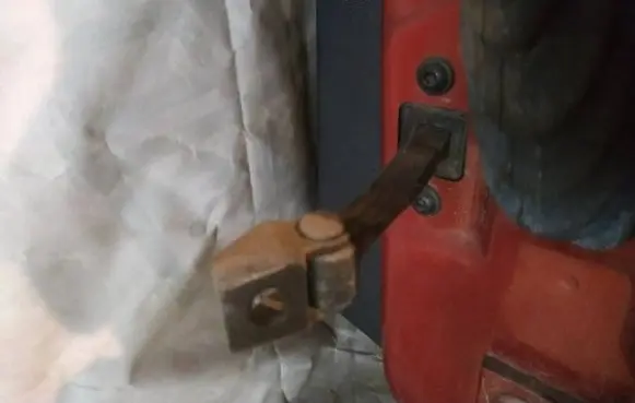Skoda Octavia Mk2 (1Z) Rear door check strap stopper