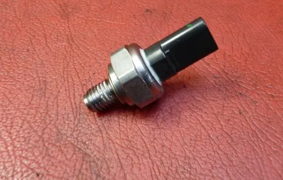 Opel Astra K Oil pressure sensor 12653421
