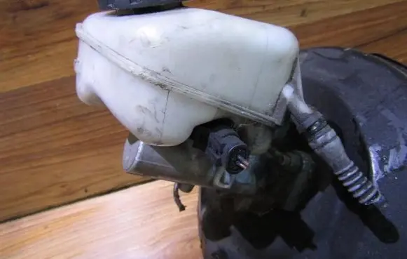 Opel Zafira A Master brake cylinder