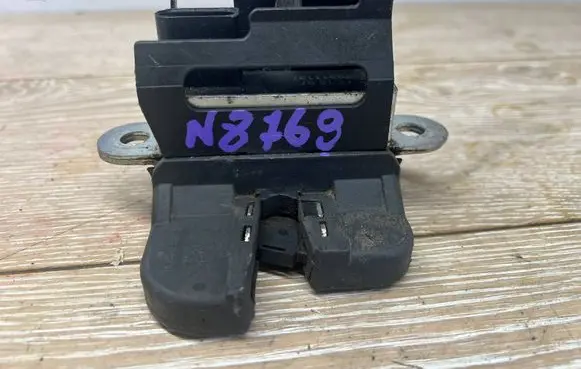 Volkswagen Touran I Tailgate/trunk/boot lock/catch/latch 1T0827505F