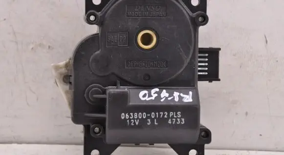 Lexus RX 450H A/C air flow flap actuator/motor 0638000172