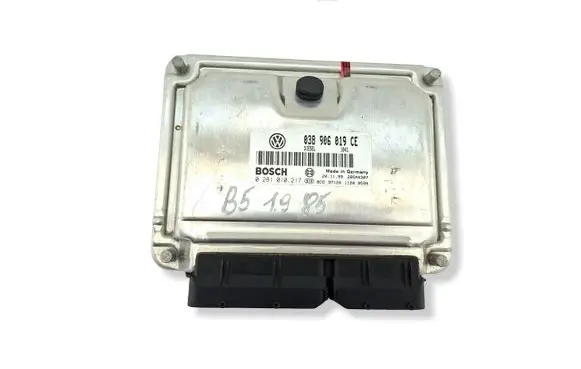 Volkswagen PASSAT B5 Engine control unit/module 038906019CE 0281010217