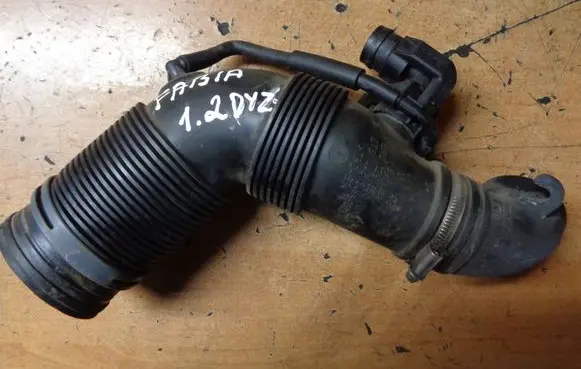 Skoda Fabia Mk2 (5J) Air intake hose/pipe 6R0129654