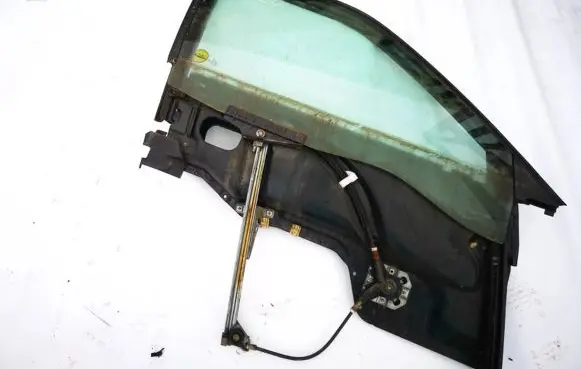 Audi 80 90 B3 Front door window/glass frame 