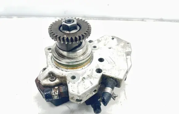 Mercedes-Benz E W211 Fuel injection high pressure pump A6420700201