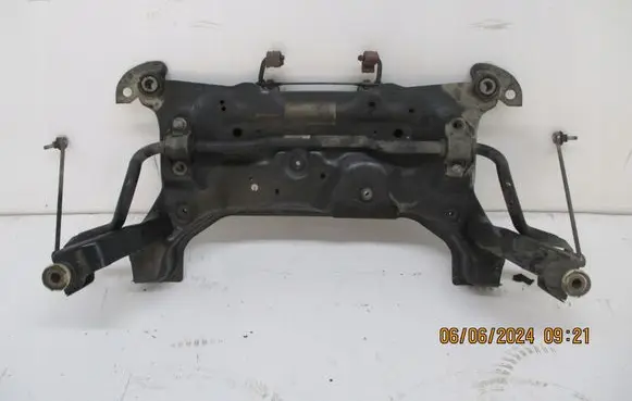 Volvo V40 Engine mounting bracket 