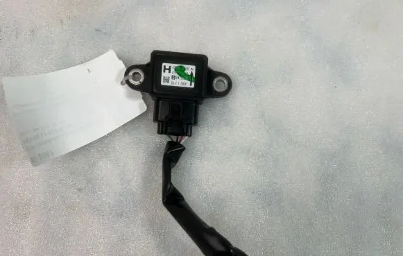 Nissan Juke I F15 ESP acceleration yaw rate sensor 47930JG200