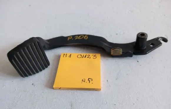 Peugeot 206 Clutch pedal 1212123