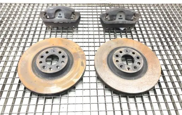 Volkswagen PASSAT CC Front brake caliper