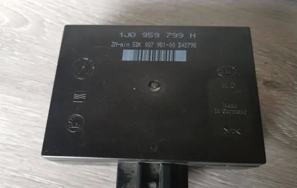 Audi A3 S3 8L Comfort/convenience module 1J0959799H 5DK00795100