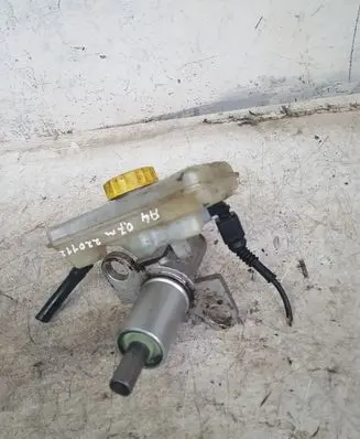 Audi A4 S4 B7 8E 8H Master brake cylinder