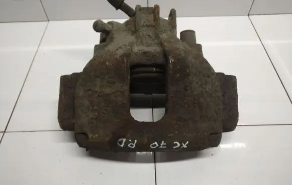 Volvo XC70 Front brake caliper