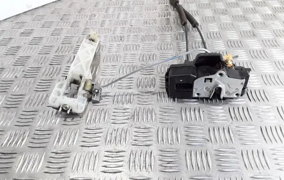 Chevrolet Captiva Front door lock