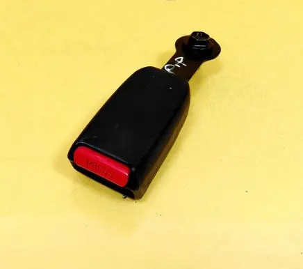 Suzuki Baleno EG Front seatbelt buckle 