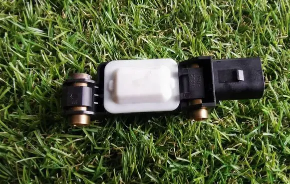 Audi A4 S4 B5 8D Airbag deployment crash/impact sensor 8E0959643E