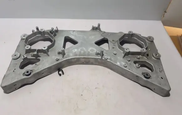 Volvo C40 Engine mounting bracket 32388370