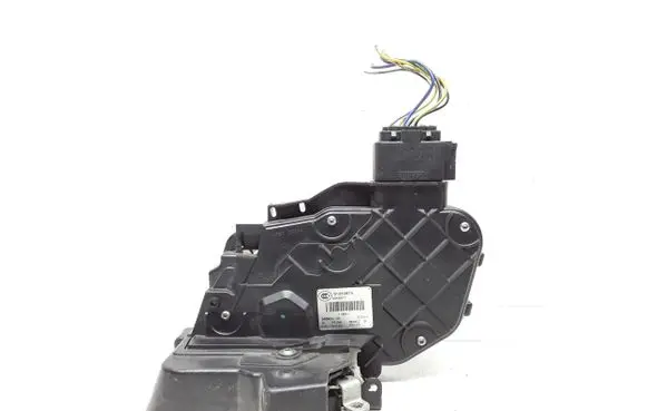 Volvo V70 Front door lock 31253674