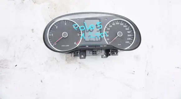 Volkswagen Polo V 6R Speedometer (instrument cluster) 6R0920861H