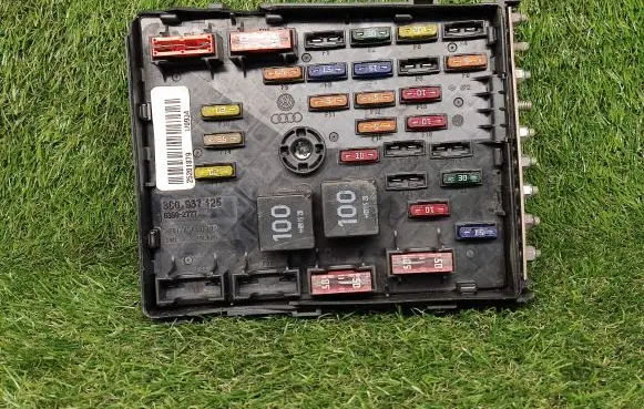 Volkswagen PASSAT B6 Fuse module 3C0937125