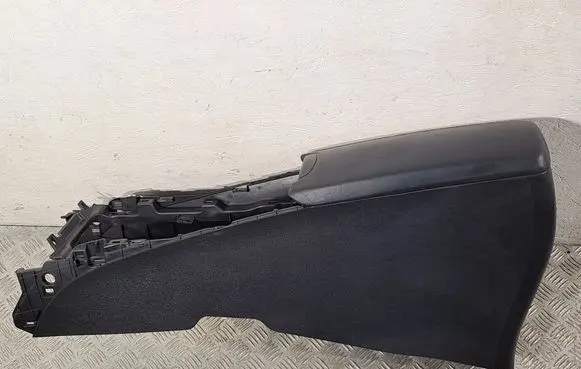 Toyota Avensis T270 Armrest 5881005020C1 5891105090