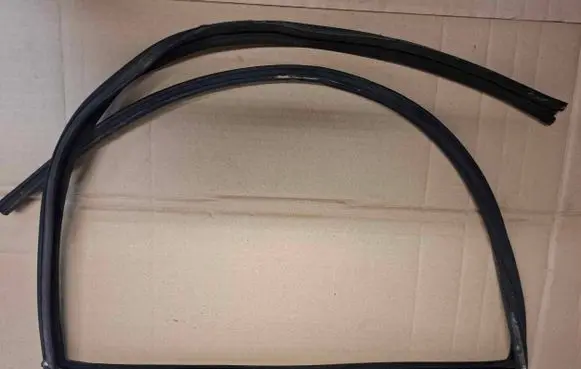 Mercedes-Benz W123 Rear door windshield rail 