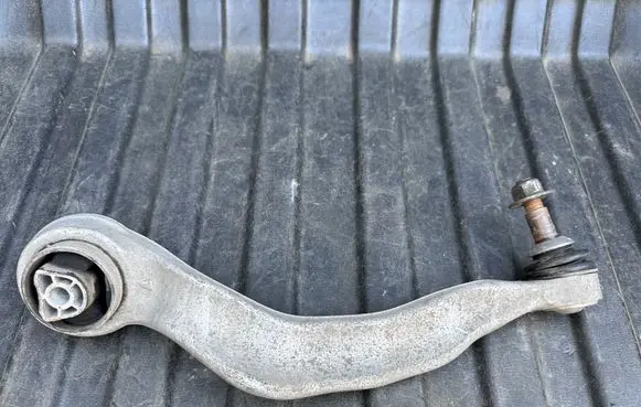 Front lower control arm/wishbone