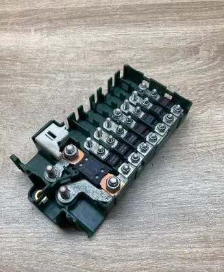 BMW 5 E39 Fuse module 8367768