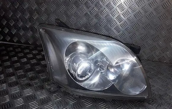 Toyota Avensis T250 Headlight/headlamp 21211f3r