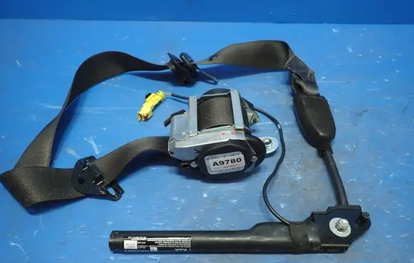 Opel Zafira C Front seatbelt 620611500 009R000