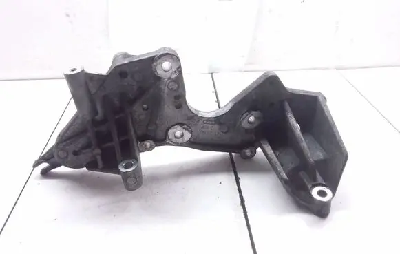 Volkswagen Touareg I Fuel pump bracket 059130147N