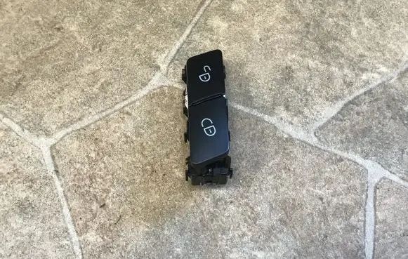 Mercedes-Benz GLK (X204) Central locking switch button A2048706410
