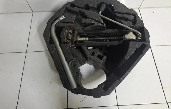 Volkswagen Jetta V Lift Jack 