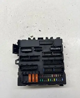 Opel Signum Fuse module 13205776 519164008