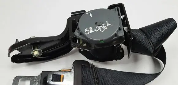 Mazda CX-7 Middle seatbelt (rear) 