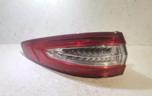 Ford Fusion II Rear/tail lights DS7313405AK